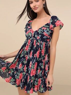 NWT Lulus Babydoll Pleated Floral Mini Dress Womens L